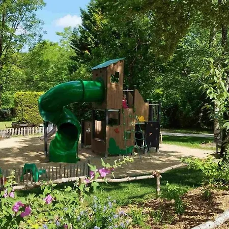 Convivial Pour Familles Avec Terrasse Accessible - Api-1-52-1019 * Vendoire